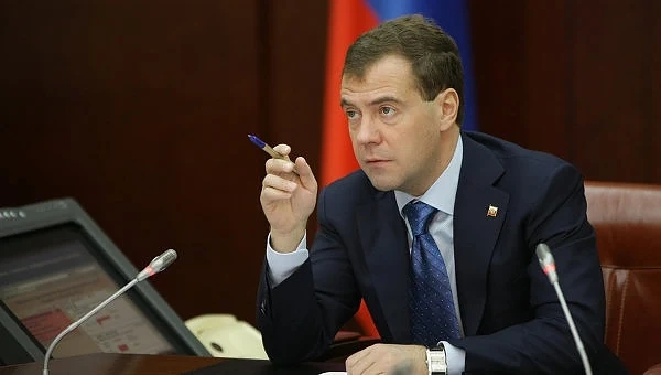 Медведев плаши Украйна със ситуацията в България