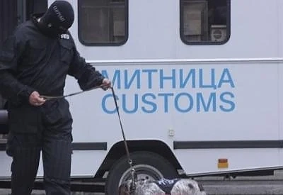 241 кандидати за места в митницата