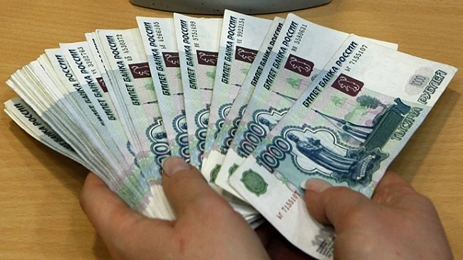 Сривът на рублата продължава