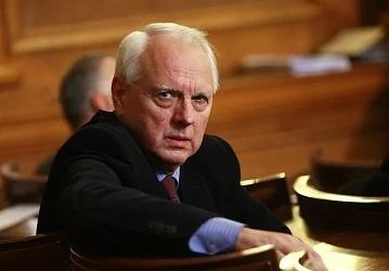 Според Енчев цари страх в ПФ