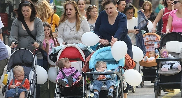 Плащат майчинските другата седмица