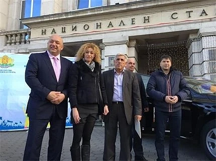 Наградиха Григор Димитров и Ина Ананиева с луксозни коли	