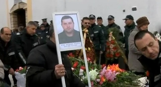 Събират пари за загиналия полицай