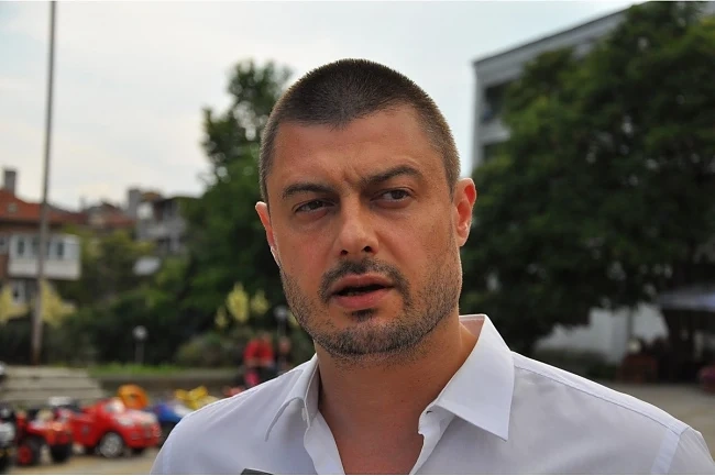 Бареков: Мафията си купи цяла парламентарна група