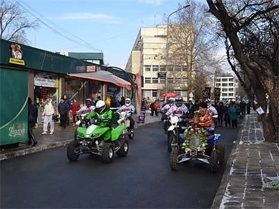 Поп и кмет поведоха богоявленското шествие в Кърджали с АТВ-та
