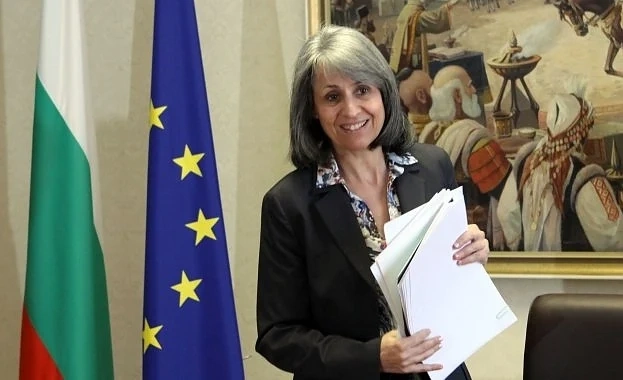 Маргарита Попова: Няма нищо страшно, ако армията предостави помощ