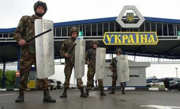 Сепаратистите в Донецк взеха контрола върху летището