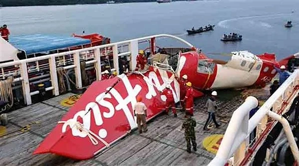 Предупредителни аларми се задействали по време на катастрофата на „Air Asia”