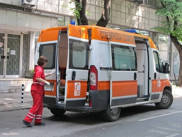 Двама биха лекар в София