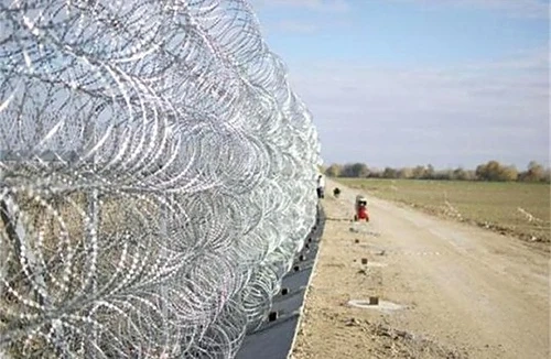 Строят оградата на турската граница без конкурс