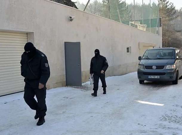 Съдът гледа мерките на замесените в групата за \