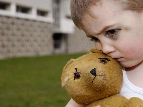 Все повече деца растат без родителски грижи