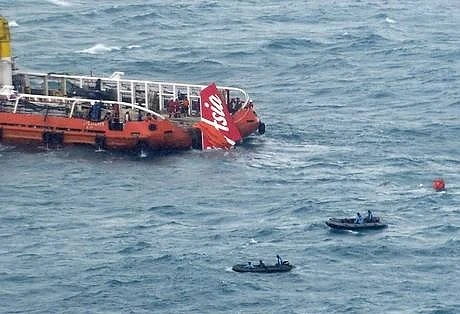 Обявиха край на издирването на жертвите от самолета на „Air Asia“