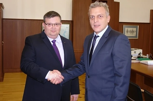 Цацаров и Москов в пряка връзка при нападения над лекари