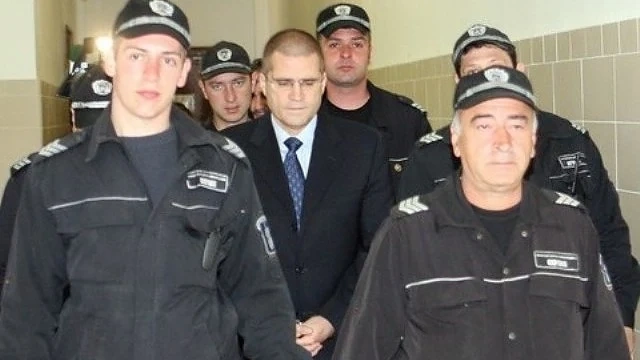 Оправдаха бившият военен министър