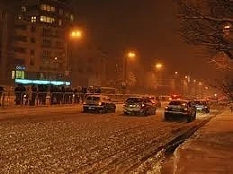 Силният снежовалеж в София затруднява движението