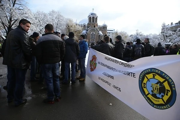 Пожарникарите протестират