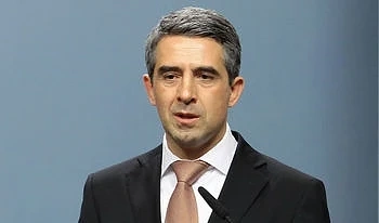 Плевнелиев награди началника на ВМА, пожарникари и доброволци