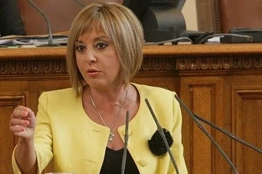 Мая Манолова минава под венчилото