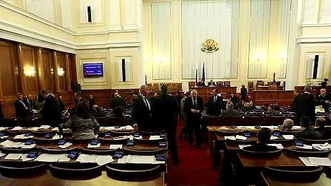 Депутатите обсъждат заема от 16 милиарда лева
