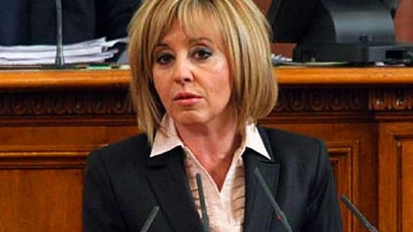 Манолова с виц: Санирането щяло да почне от блока на...реформаторите