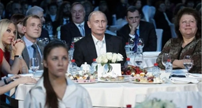 Осъдиха Орнела Мути заради вечеря с Путин