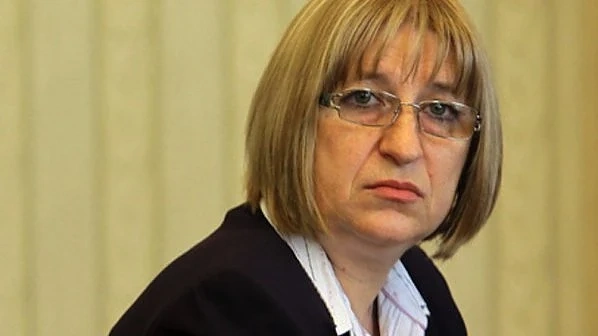Цачева: Няма прегрупиране в НС
