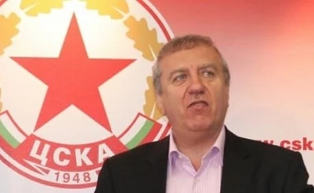 Томов: Стадионът в \