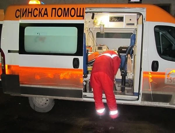 Роми биха екип на Спешна помощ