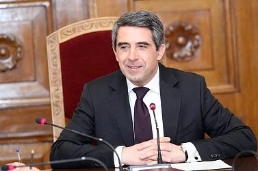 Консултациите при президента продължават