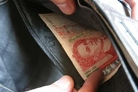 Бунтове заради забавени заплати