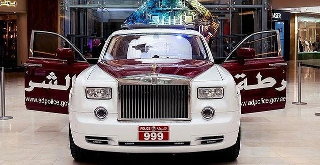  Полицаите в Абу Даби с Rolls-Royce Phantom