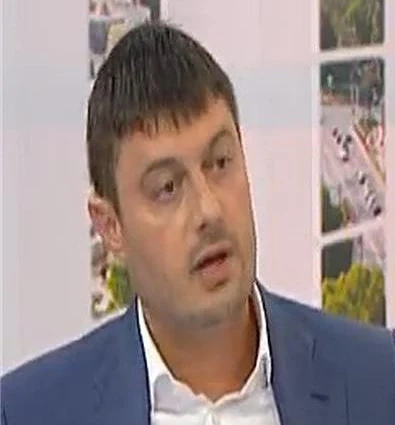 Бареков гради имидж с нова прическа
