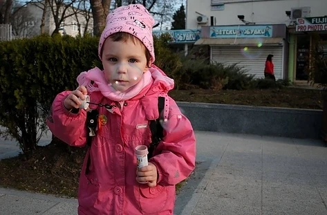 Бащата на 3-годишната Алиса вече е в Бургас