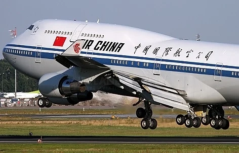 Пътнически самолет на Air China кацна аварийно 