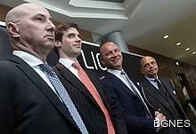 LIC33 купили Виваком, Дунарит и още 4 фирми
