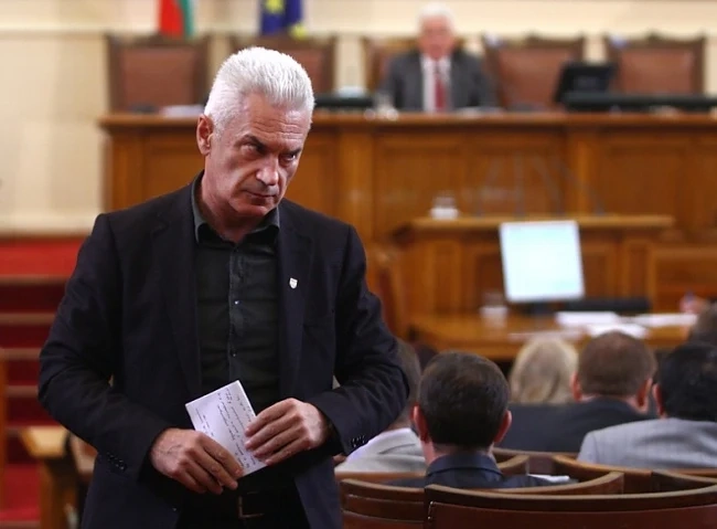 Скандал в парламента между Тео Ангелов, Сидеров и Чуколов! 