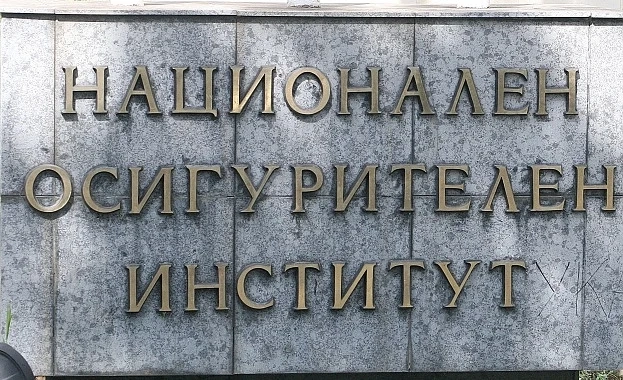 Държавата пак бави социални плащания