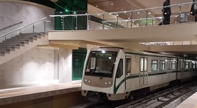 С метро до летището от утре