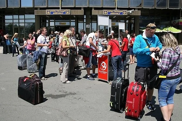 В Бургас пристигнаха първите чужди туристи  