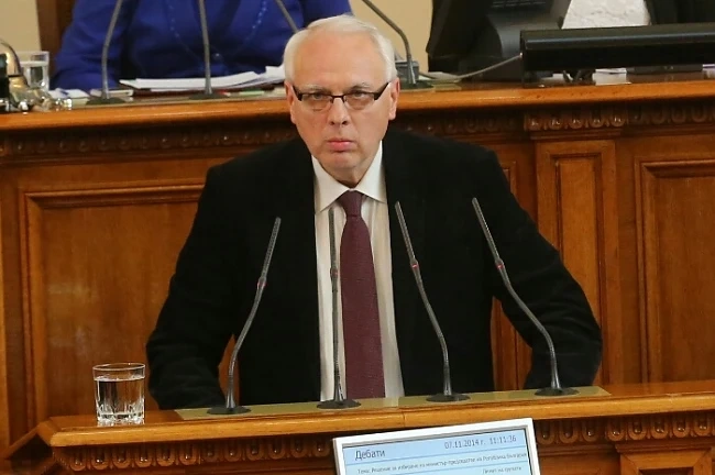 Великденската ваканция скара депутатите