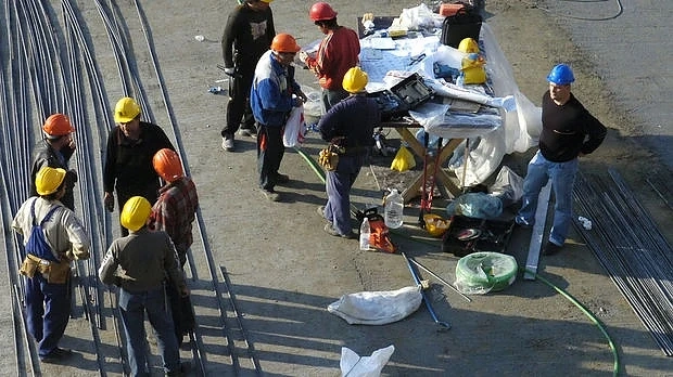 Близо един милион българи са работили извънредно през 2014 г.