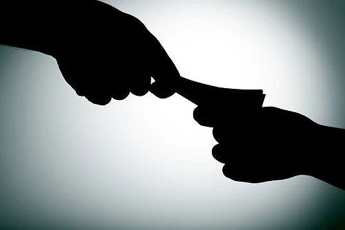 Данъчен инспектор осъден за подкуп в Банско