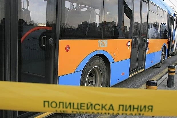 Сблъсък на тролей и кола в София