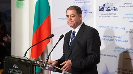 Бойко Борисов бламира военния министър