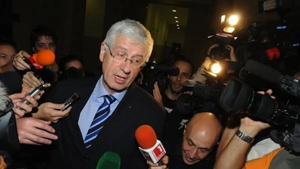Румен Овчаров осъди Яне Янев за 10 000 лв.