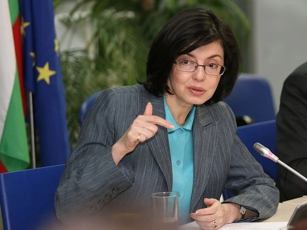 Кунева поиска от парламента ангажиране по Шенген