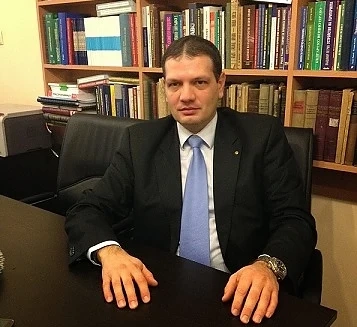 Реформаторът Петър Славов се охрани