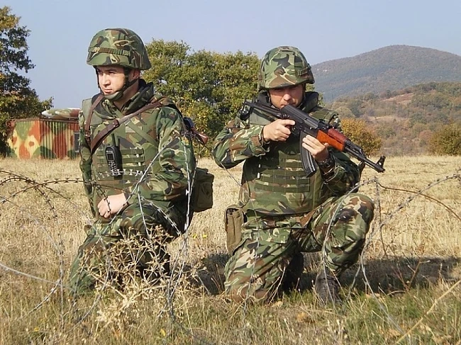 Пиян английски войник удари дете в Сливен
