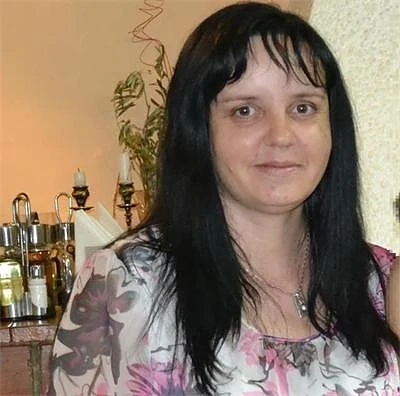 Съдът решава дали акушерката ще остане в ареста